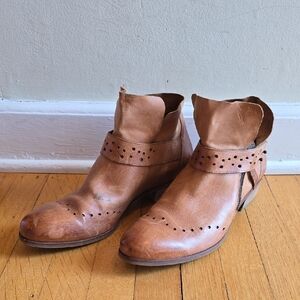 Paul Green, Leather Perforated Ankle Boots, Tan, GUC, Women's 6